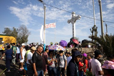 On Good Friday, people go up San Cristobal Hill and as they climb, they pass by crosses to which they stick stones to make a wish until they reach the top of the large, white cross.