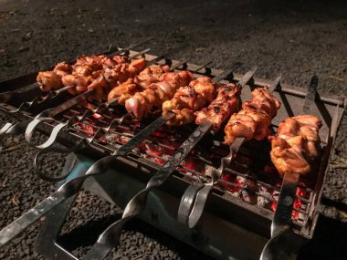 Şiş kebap ızgara bize kavurma