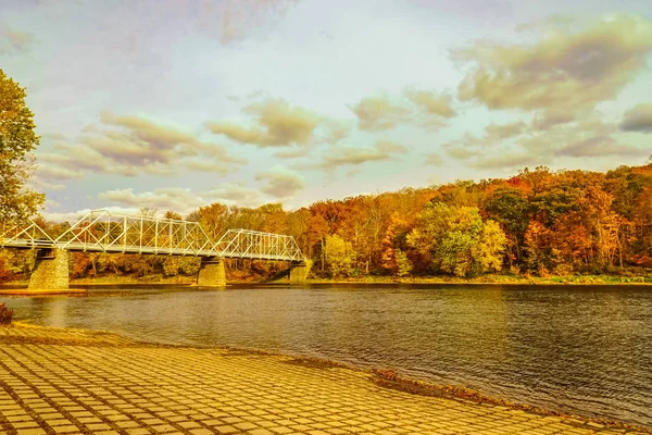 Dingmans Ferry Bridge across the Delaware River in the Poconos Mountains, connecting the states of Pennsylvania and New Jersey, USA