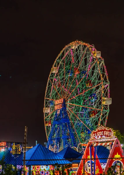 New York, NY, USA - July 8, 2018: Wonder Wheel in Coney Island Luna Park, Brooklyn, New York. — Stock Photo, Image