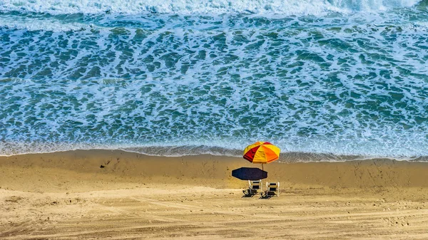 Myrte Strand Strand Sonnenschirm zwei Liegestühle Myrte Strand Süden Carolina — Stockfoto