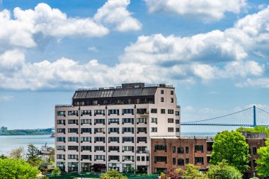 Görünümden Staten Adası'na Brooklyn üst Bay ve Verrazzano daraltır Köprüsü üzerinden