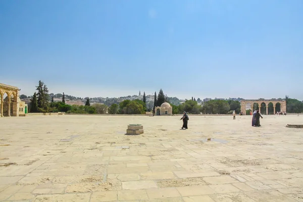 Dentro da parede do Monte do Templo na Cidade Velha de Jerusalém. Israel — Fotografia de Stock