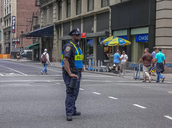 5th Avenue, Manhattan, NOVA CIDADE DA IORQUE - 24 DE JUNHO DE 2007: O Mês do Orgulho Anual 37 de NYC, Parada do Orgulho LGBT . — Fotografia de Stock