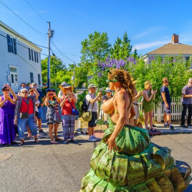 Provincetown, Massachusetts Us - 17 Ağustos 2017 Yürüyenler 
