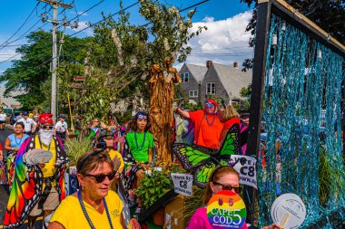 Provincetown, Massachusetts ABD - 22 Ağustos 2019 Ticaret Caddesi 'ndeki Yıllık Provincetown Karnaval Yürüyüşü.
