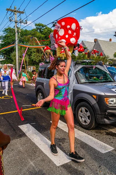 Provincetown, Massachusetts ABD - 22 Ağustos 2019 Ticaret Caddesi 'ndeki Yıllık Provincetown Karnaval Yürüyüşü. — Stok fotoğraf