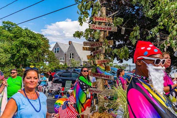 Provincetown, Massachusetts ABD - 22 Ağustos 2019 Ticaret Caddesi 'ndeki Yıllık Provincetown Karnaval Yürüyüşü.