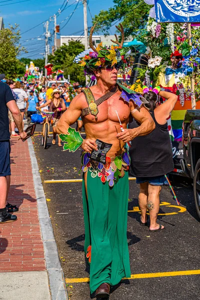 Provincetown, Massachusetts ABD - 22 Ağustos 2019 Ticaret Caddesi 'ndeki Yıllık Provincetown Karnaval Yürüyüşü. — Stok fotoğraf