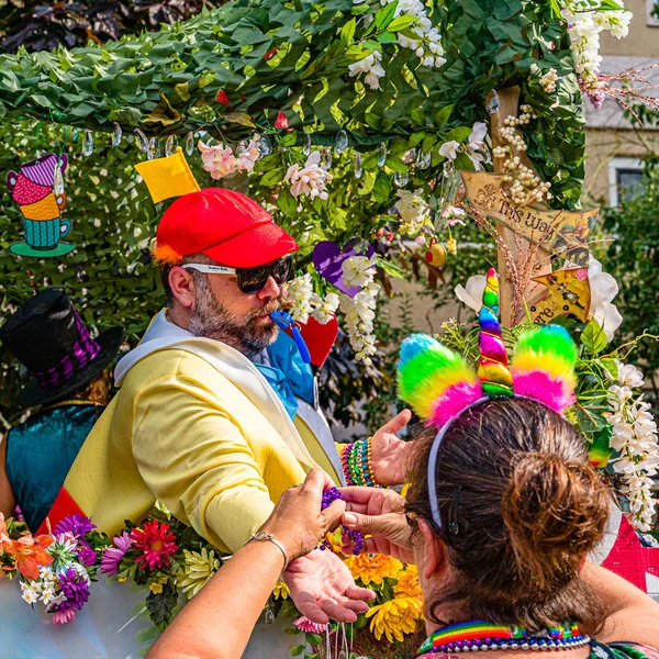 Provincetown, Massachusetts ABD - 22 Ağustos 2019 Ticaret Caddesi 'ndeki Yıllık Provincetown Karnaval Yürüyüşü. — Stok fotoğraf