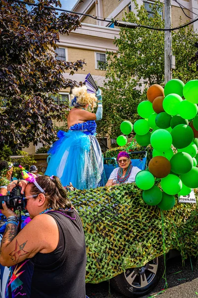 Provincetown, Massachusetts ABD - 22 Ağustos 2019 Ticaret Caddesi 'ndeki Yıllık Provincetown Karnaval Yürüyüşü. — Stok fotoğraf