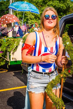 Provincetown, Massachusetts ABD - 22 Ağustos 2019 Ticaret Caddesi 'ndeki Yıllık Provincetown Karnaval Yürüyüşü.