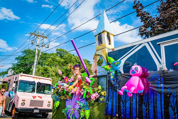 Provincetown, Massachusetts ABD - 22 Ağustos 2019 Ticaret Caddesi 'ndeki Yıllık Provincetown Karnaval Yürüyüşü. — Stok fotoğraf