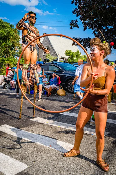 Provincetown, Massachusetts ABD - 22 Ağustos 2019 Ticaret Caddesi 'ndeki Yıllık Provincetown Karnaval Yürüyüşü. — Stok fotoğraf