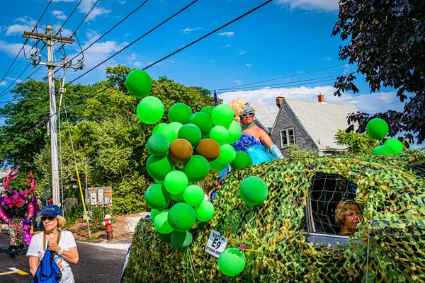 Provincetown, Massachusetts ABD - 22 Ağustos 2019 Ticaret Caddesi 'ndeki Yıllık Provincetown Karnaval Yürüyüşü. — Stok fotoğraf