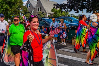 Provincetown, Massachusetts ABD - 22 Ağustos 2019 Ticaret Caddesi 'ndeki Yıllık Provincetown Karnaval Yürüyüşü.