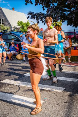 Provincetown, Massachusetts ABD - 22 Ağustos 2019 Ticaret Caddesi 'ndeki Yıllık Provincetown Karnaval Yürüyüşü