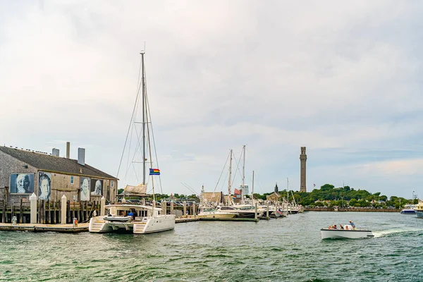 Provincetown Cape Cod Massachusetts Augustus 2019 Catamaran Zijn Bemanning Zoek — Stockfoto