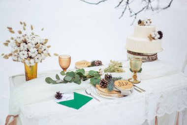 Bir hizmet tablo sadece evli çift karı ve koca ilk yemek için bekliyor