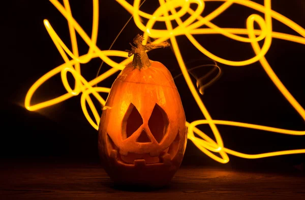 Ragyogó Sütőtök Sötétben Őszi Halloween Ünnep Jack Vigyor Fejét Mágikus — Stock Fotó