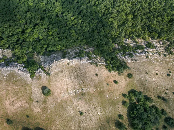 Havadan görünümü dağlar ve deniz yaz, tatil ruh hali, peyzaj, flatlay