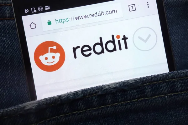 Konskie Polen Mai 2018 Reddit Webseite Auf Smartphone Jeanstasche Versteckt — Stockfoto