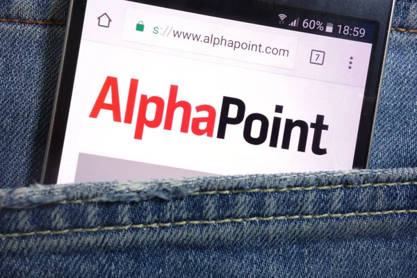 청바지 주머니에 숨겨진 스마트폰에 Konskie 폴란드 2018 Alphapoint 웹사이트 — 스톡 사진