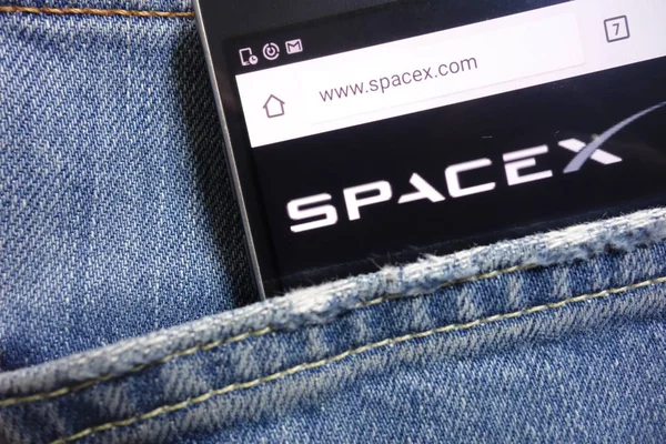 Konskie Polónia Maio 2018 Site Spacex Exibido Smartphone Escondido Bolso — Fotografia de Stock