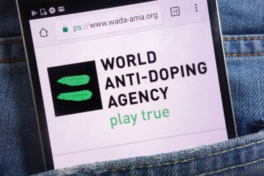 Konskie, Polonya - 01 Haziran 2018: kot pantolon cebinde gizli smartphone üzerinde görüntülenen Wada (Dünya Anti-doping Ajansı) Web sitesi