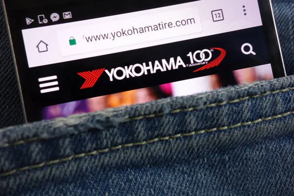Konskie Poland June 2018 Yokohama Tire Corp Website Displayed Smartphone — Stock Photo, Image