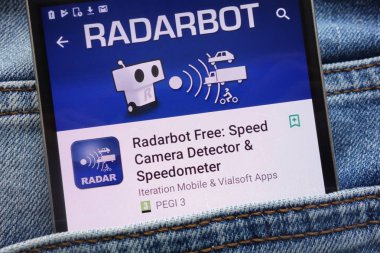 Konskie, Polonya - 09 Haziran 2018: Radarbot app kot pantolon cebinde gizli smartphone üzerinde görüntülenen Google oyun mağaza web sitesinde