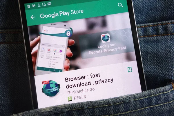 Konskie, Polonya - 02 Haziran 2018: Tarayıcı app (Thinkmobile Go) kot pantolon cebinde gizli smartphone üzerinde görüntülenen Google oyun mağaza web sitesi