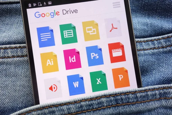 Konskie Polsko Června 2018 Google Drive Web Zobrazen Smartphone Džínách — Stock fotografie