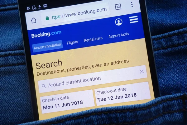 Konskie Poland June 2018 Booking Com Website Displayed Smartphone Hidden — Stock Photo, Image