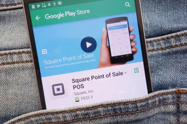 Konskie, Polonya - 12 Haziran 2018: Kare Point of Sale - Pos uygulaması üzerinde kot pantolon cebinde gizli smartphone üzerinde görüntülenen Google oyun mağaza web sitesi
