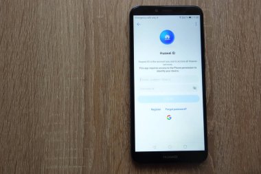 Konskie, Polonya - 17 Haziran 2018: Yeni Huawei Y6 2018 Smartphone'da görüntülenen Huawei ID hesabı