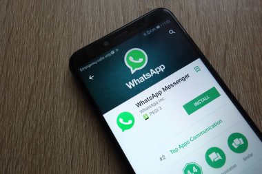 Konskie, Polonya - 17 Haziran 2018: Whatsapp Messenger app üzerinde modern bir akıllı telefon görüntülenen Google oyun mağaza web sitesinde