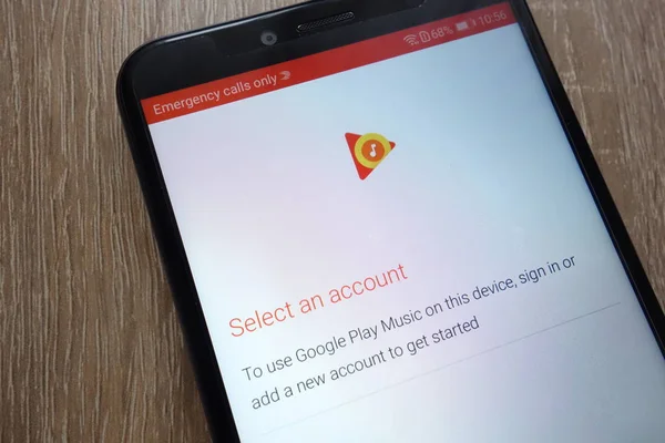 Konskie, Polonya - 17 Haziran 2018: yeni modern Smartphone'da görüntülenen Google oynamak müzik app