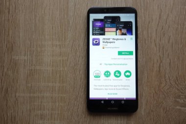 Konskie, Polonya - 17 Haziran 2018: Zedge app Huawei Y6 2018 smartphone üzerinde görüntülenen Google oyun mağaza web sitesinde