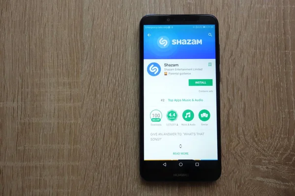 Konskie, Polonya - 17 Haziran 2018: Shazam app Huawei smartphone üzerinde görüntülenen Google oyun mağaza web sitesinde