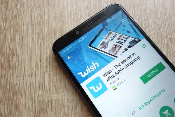 Konskie, Polonya - 17 Haziran 2018: Dilek app Huawei Y6 2018 smartphone üzerinde görüntülenen Google oyun mağaza web sitesinde