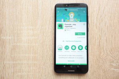 Konskie, Polonya - 17 Haziran 2018: Evernote - organize kalmak app Huawei Y6 2018 smartphone üzerinde görüntülenen Google oyun mağaza web sitesinde