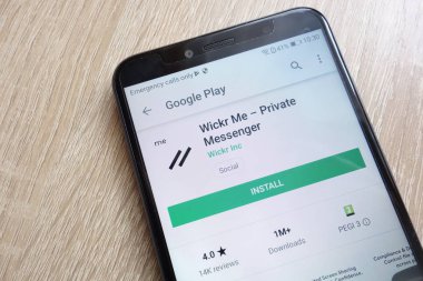 Konskie, Polonya - 24 Haziran 2018: Wickr beni - özel Messenger app Google oyun mağaza web sitesinde Huawei Y6 2018 smartphone üzerinde görüntülenen