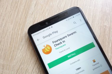 Konskie, Polonya - 24 Haziran 2018: Oturaklı Swarm: Check In app Huawei Y6 2018 smartphone üzerinde görüntülenen Google oyun mağaza web sitesinde