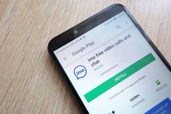 Konskie, Polonya - 24 Haziran 2018: IMO ücretsiz görüntülü görüşme ve Huawei Y6 2018 smartphone üzerinde görüntülenen Google oyun mağaza web uygulaması sohbet