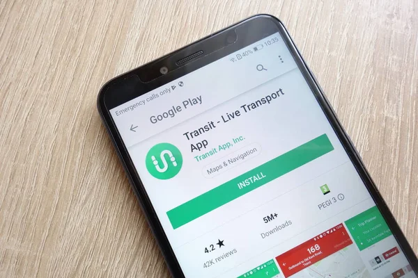 Konskie, Polonya - 24 Haziran 2018: Transit - Live aktarım uygulaması Huawei Y6 2018 smartphone üzerinde görüntülenen Google oyun mağaza web sitesi üzerinde