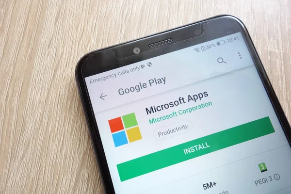 Konskie, Polonya - 24 Haziran 2018: Microsoft Apps Huawei Y6 2018 smartphone üzerinde görüntülenen Google oyun mağaza web sitesinde
