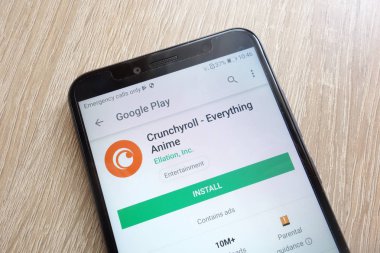Konskie, Polonya - 24 Haziran 2018: Crunchyroll - Huawei Y6 2018 smartphone üzerinde görüntülenen Google oyun mağaza web sitesinde her şey Anime app