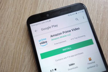 Konskie, Polonya - 24 Haziran 2018: Amazon Prime Video uygulaması Huawei Y6 2018 smartphone üzerinde görüntülenen Google oyun mağaza web sitesi üzerinde