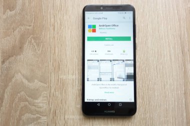 Konskie, Polonya - 24 Haziran 2018: Andropen yazıhane app Huawei Y6 2018 smartphone üzerinde görüntülenen Google oyun mağaza web sitesinde